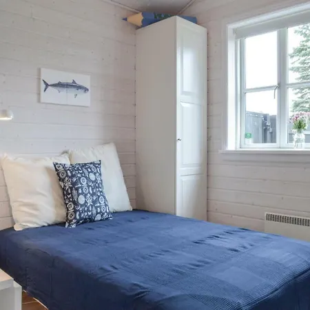 Three-bedroom Holiday In Hornbak Hornbæk